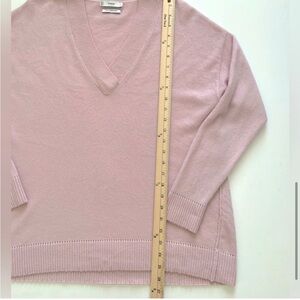 Vince 100% v-neck cashmere in lilac pink, size s, excellent condition